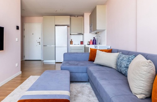 Kagithane Apartment | Modern Central Flat w Balcony 5 min to Metrobus