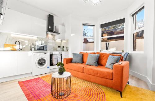 Brondesbury Park Apartment | Modern Central London 4 Bed - Free Parking