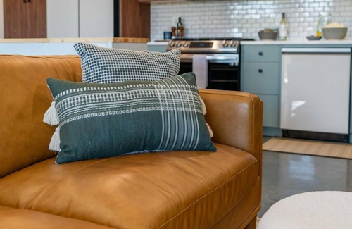 Sequim Apartment | Modern Chalet ADU with Hot Tub, Fire Pit & EV Charger