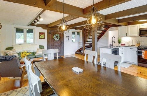 Londonderry House | Modern Chalet in Serene Valley