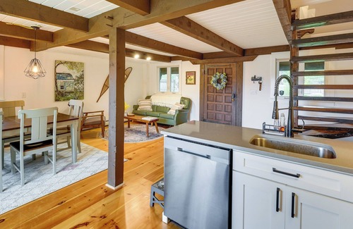 Londonderry House | Modern Chalet in Serene Valley