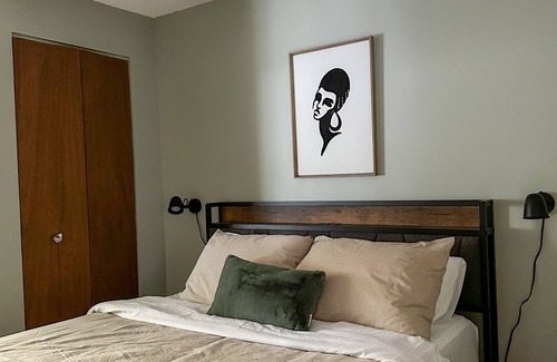 Silver Lake Ski Chalet | Modern chalet, walk to swimming and playground, perfect for families