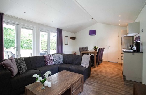 Municipality of Rhenen Cottage | Modern chalet with covered terrace in nature