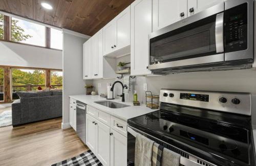 Gatlinburg - Pigeon Forge Ski Chalet | Modern Chalet with Mountain Views in Gatlinburg TN