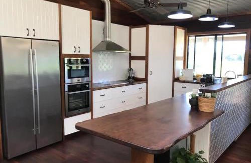 Waggrakine House | Modern Character Home - 2 Bedroom & 10 Mins from City