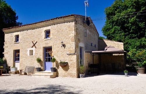 Nere Cottage | Modern Charentais gîtes, heated pool, free wifi. Kids can be kids & adults relax