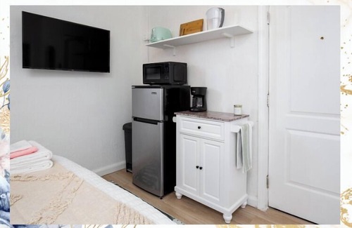 Rampart Village Apartment | Modern Charm Studio in DTLA for 2!