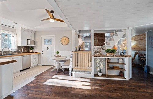 Centre Hastings House | Modern & Charming A-Frame