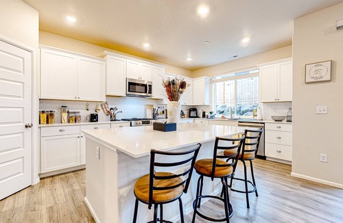 Sultan House | Modern & charming dog-friendly nature retreat with fireplace, patio, AC, & W/D
