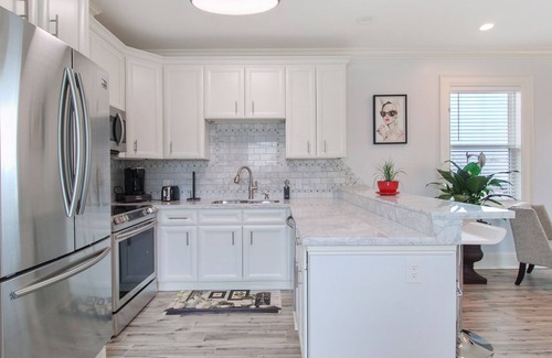 Bywater House | Modern & Charming Poland Maison for Two at 1706