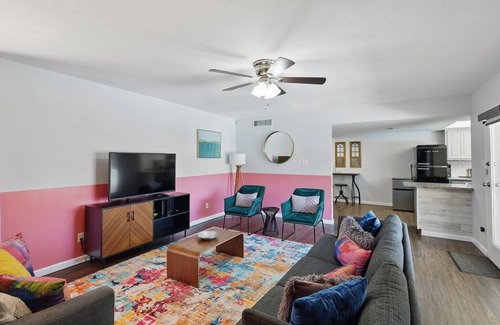 Northeast Carrollton House | Modern & Chic 4-BD/2-BA | Pool, Hot Tub, BBQ Grill