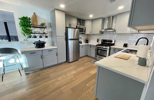 Flagstaff House | Modern Chic 4-Bedroom Home with Wood Stove Fireplace