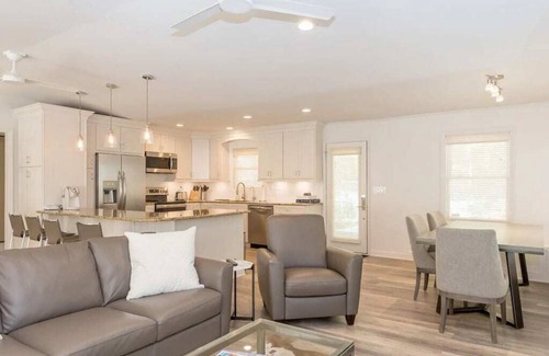 Bowling Green House | Modern, Chic and Cozy Cottage with private beach, boat dock on Lake Wylie!