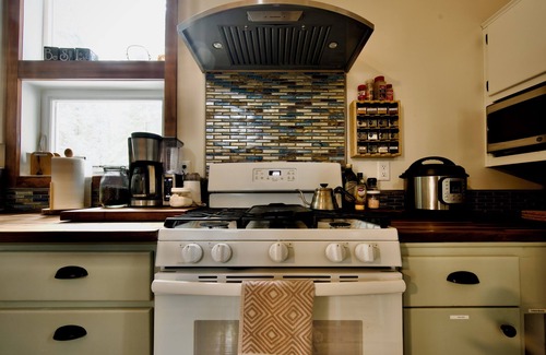 Mineral Cabin | Modern-Chic Cabin Experience! 11mi to Lassen, EV.