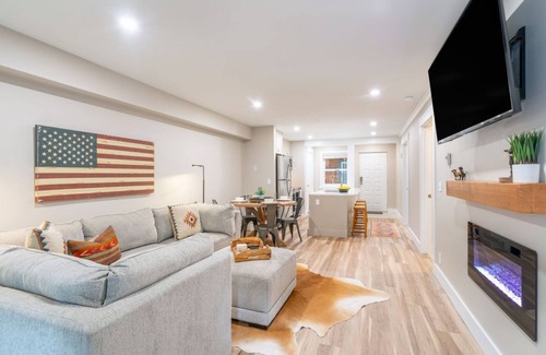 Telluride Condo | Modern, Chic Dream Location | Electric Fireplace, Covered Parking, Elevator | 3 Mins To Skiing!