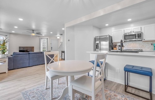 Norfolk - Virginia Beach Condo | Modern Chic Family Condo