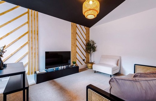 Eccles House | Modern & Chic Four Bedroom Home