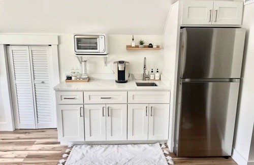 Harbinger Apartment | Modern chic Getaway in Kilmarlic Golf Club OBX