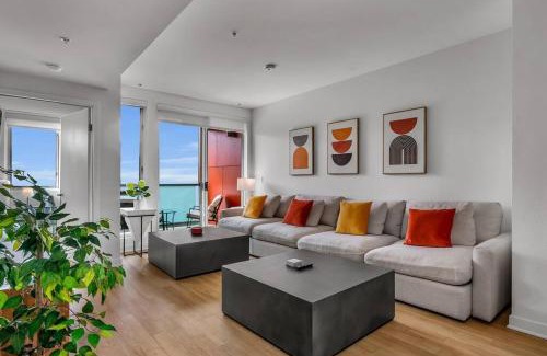 Downtown Apartment | Modern & chic in Heart of Downtown Santa Monica