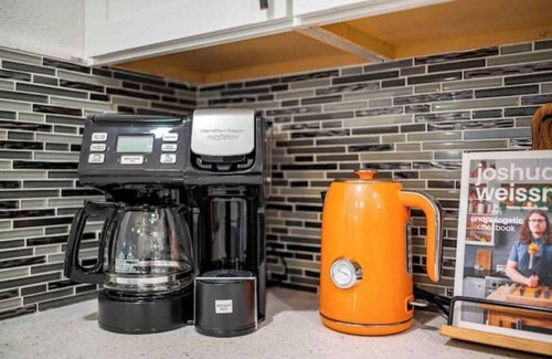 Westbury House | Modern Chic Living 4BRs Home - Prime Location