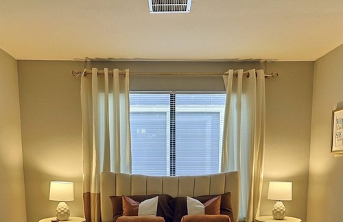 Jackson Apartment | Modern-Chic Loft In The Heart Of The City. Everything Is At Your Fingertips!