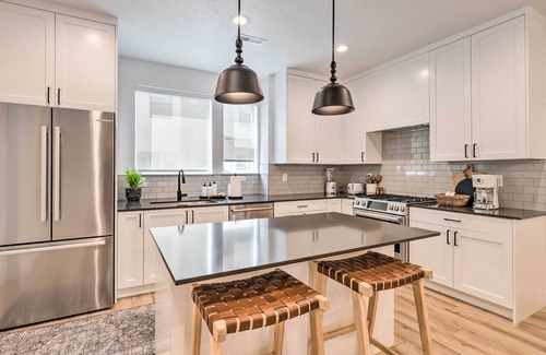 Central Business District House | Modern-Chic Provo Townhome 1 Mi to BYU Campus