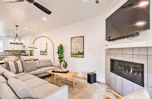 Central Business District House | Modern-Chic Provo Townhome 1 Mi to BYU Campus