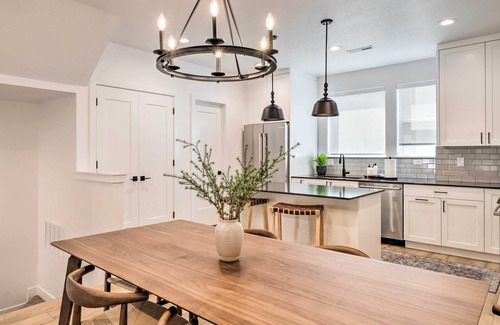 Central Business District House | Modern-Chic Provo Townhome 1 Mi to BYU Campus