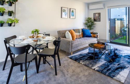 Upper Riccarton Apartment | Modern Chic Retreat 2 Bed, 2 Bath: Riccarton