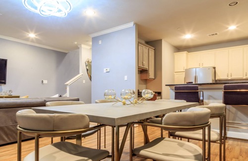 Braeswood Place House | MODERN & Chic Style *WESTELM HOUSE 2* in heart of TX Med Center and NRG Stad