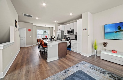 Sheffield Park House | Modern Chic Townhome, Near Uptown, NoDa, Bojangles Coliseum