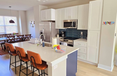 Sheffield Park House | Modern Chic Townhome, Near Uptown, NoDa, Bojangles Coliseum