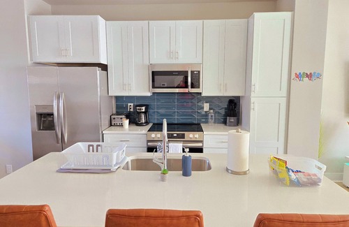 Sheffield Park House | Modern Chic Townhome, Near Uptown, NoDa, Bojangles Coliseum