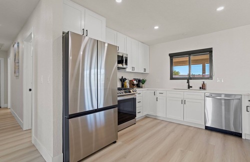 Desert Hot Springs House | Modern chic home with pool & spa