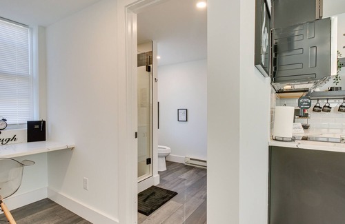 Norwood Apartment | Modern Cincinnati Studio ~ 8 Mi to Findlay Market!