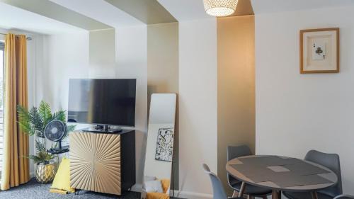 The Westside Apartment | Modern City Apartment Near Bull Ring Shopping Centre New Street Train Station Digbeth Coach Station Ace Apartment