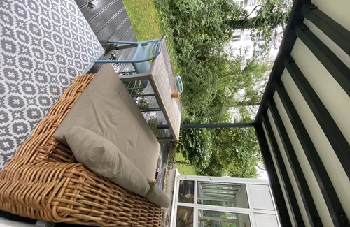 Obersendling Condo | Modern City Apartment in the Green