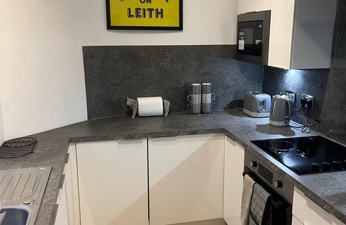 Leith Apartment | Modern city central property in Edinburgh