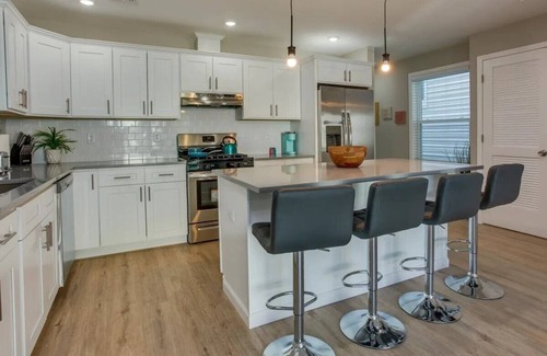 Ampere House | Modern City Getaway Near Downtown Newark & NYC