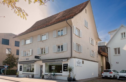 Dornbirn Apartment | "Modern City Living in the Cozy City Apartment Dornbirn, London 8"