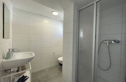 Dornbirn Apartment | "Modern City Living in the Cozy City Apartment Dornbirn, London 8"