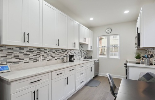 Point Breeze House | Modern City Living llnTake it easy at this unique and tranquil getaway.
