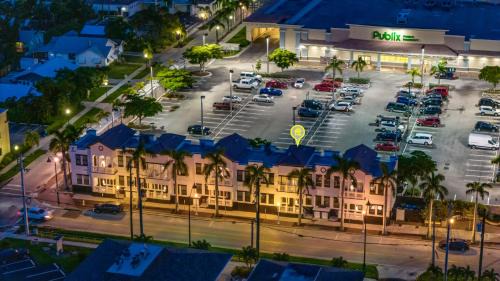 Fort Myers River District House | Modern City Loft in Downtown River District