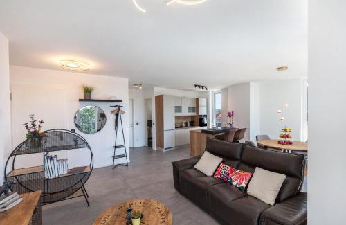 Giessen Apartment | Modern, Cityview, Penthouse Yiwoo