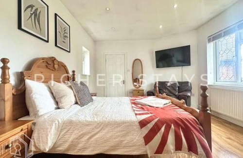 Fryent Apartment | Modern Classic 3-Bedroom Flat