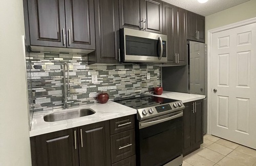 Armdale Apartment | Modern Clean 1 Bedroom Apartment with Free Parking