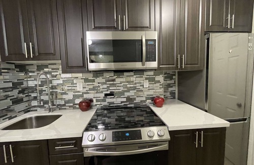 Armdale Apartment | Modern Clean 1 Bedroom Apartment with Free Parking