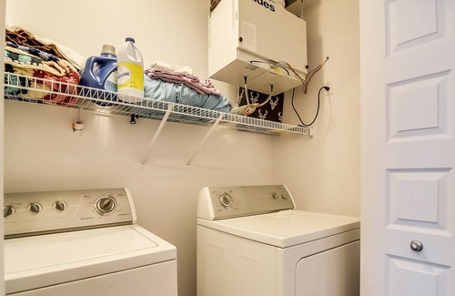 Plateau Apartment | 𝗠𝗼𝗱𝗲𝗿𝗻 𝗰𝗹𝗲𝗮𝗻 𝗰𝗼𝗻𝗱𝗼 𝗶𝗻 𝗮 𝗰𝗲𝗻𝘁𝗿𝗮𝗹 𝘀𝗽𝗼𝘁