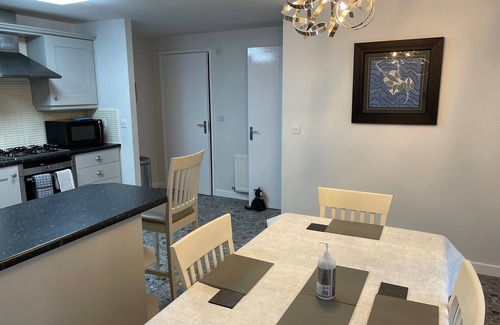Sheffield Apartment | Modern clean duplex apartment close to city centre and Peak District