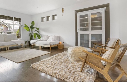 Langley House | MODERN CLEAN HOME IN HISTORICAL FORT LANGLEY
